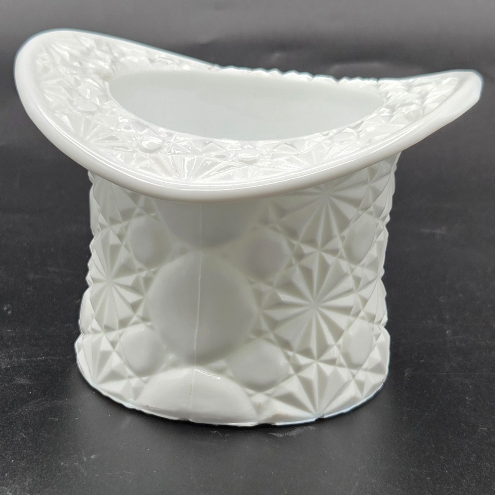 Old 1970's Fenton White Milk Glass Top Hat Vase Vintage Daisy Button Pattern